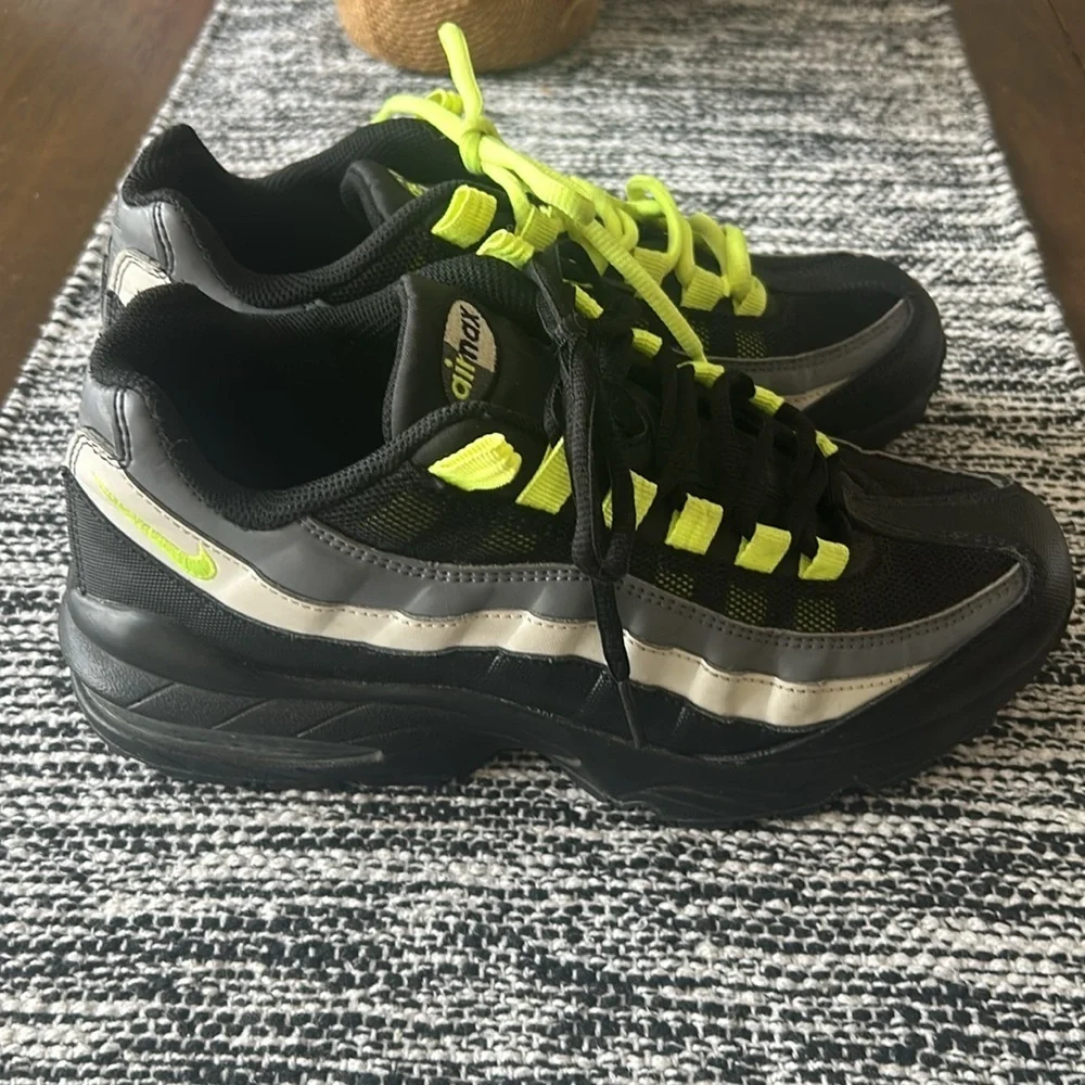 Nike Air Max 95 black volt, Black/Volt/Anthracite/Smoke Grey size 6.5 youth